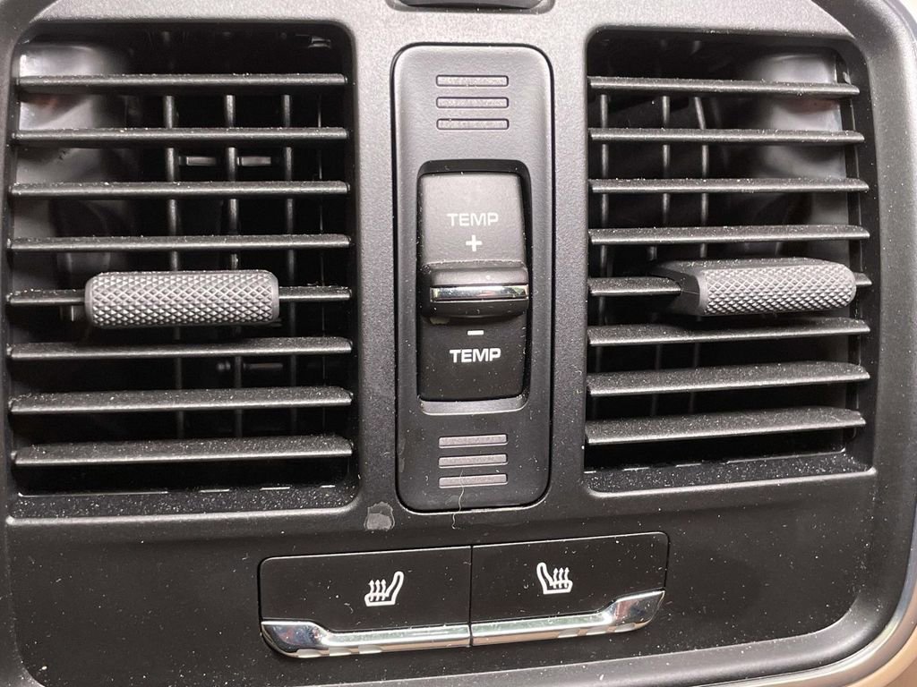 Certified 2025 Porsche Macan image 25