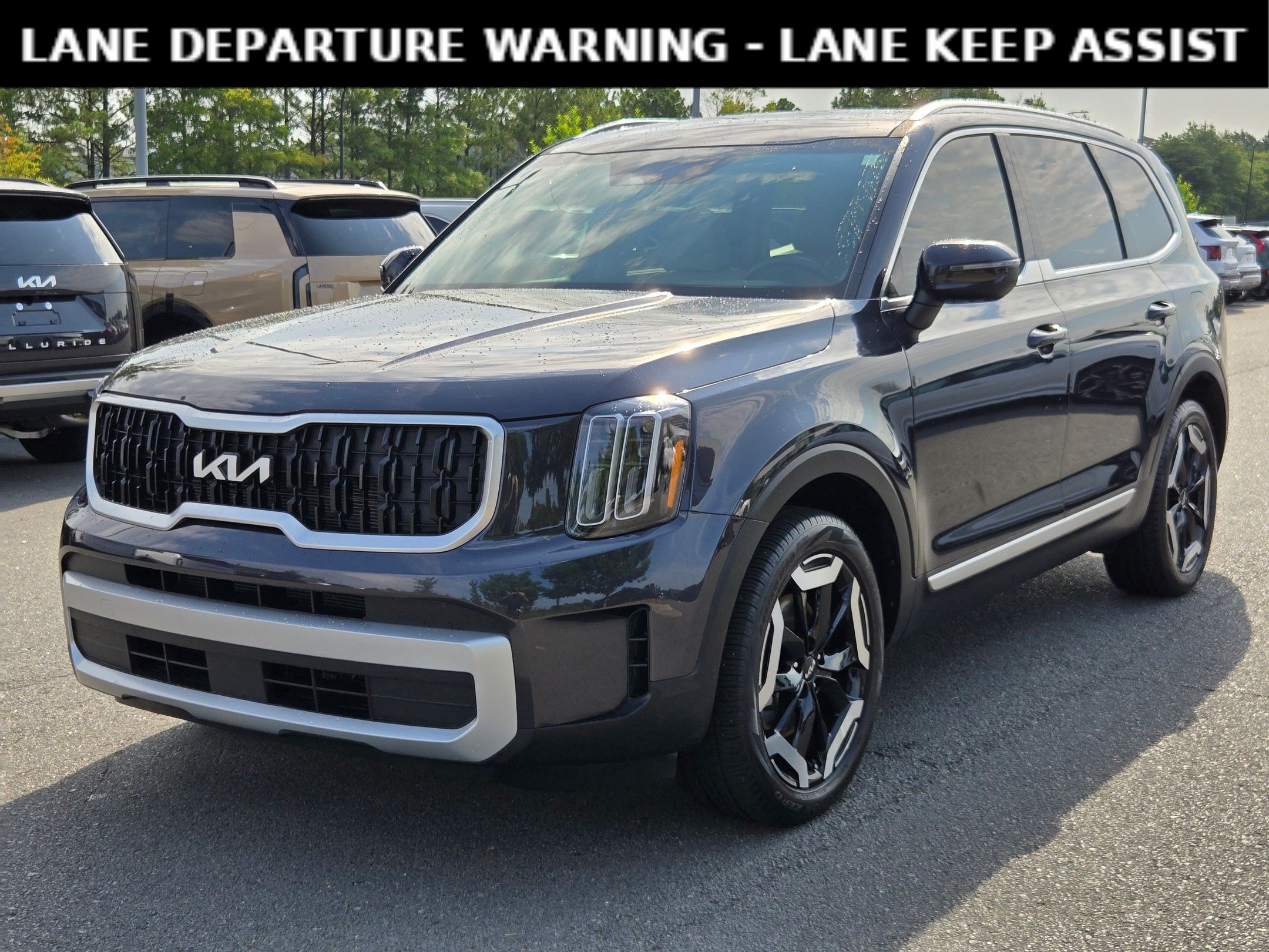 Used 2025 Kia Telluride EX w/ EX Captain's Chair Package FWD image 3