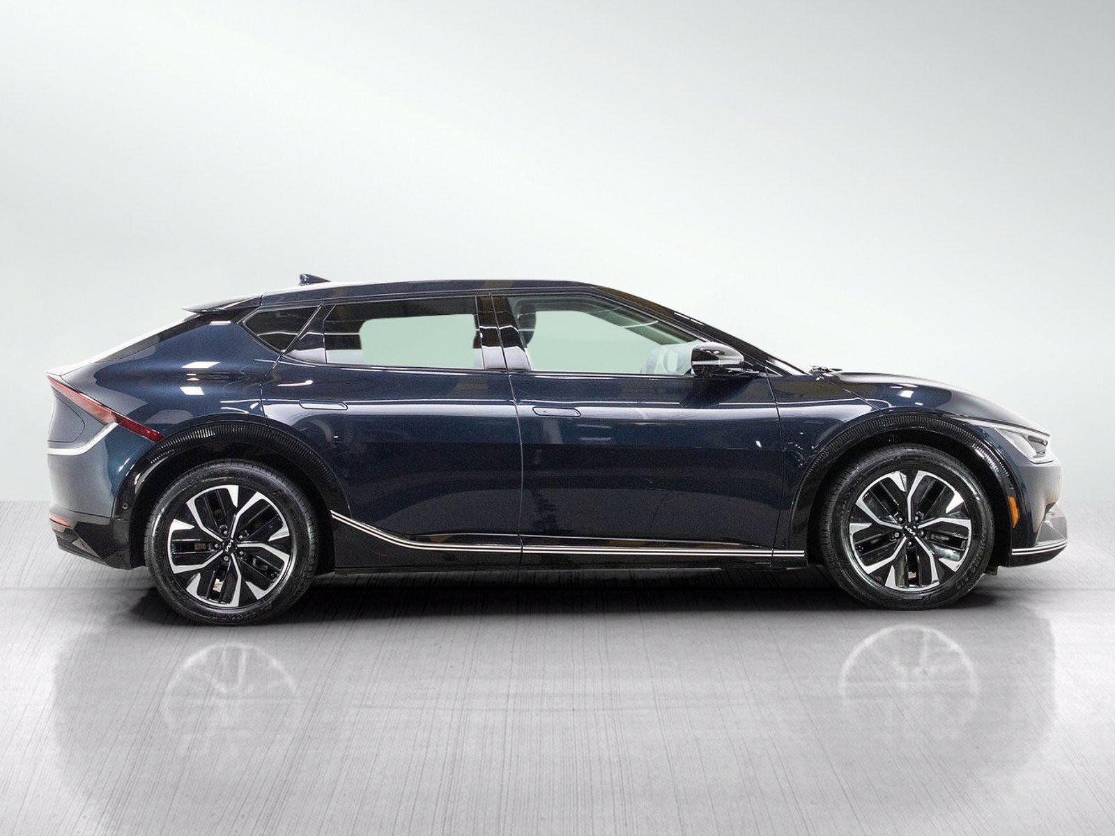 Used 2023 Kia EV6 Wind w/ Wind Technology Package AWD/4WD image 6
