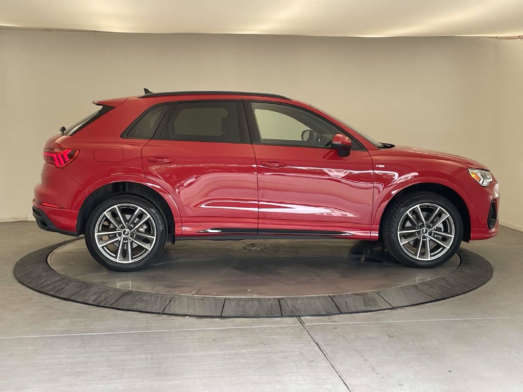 Certified 2025 Audi Q3 2.0T Premium w/ Convenience Package AWD/4WD image 8