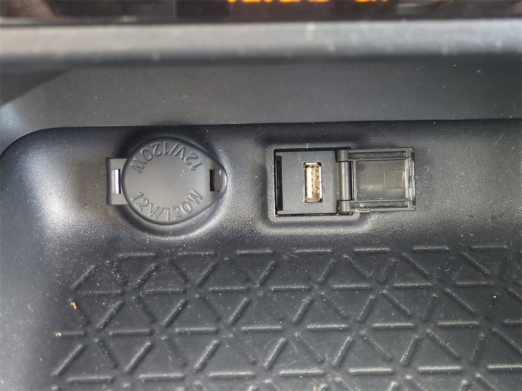 Used 2022 Toyota RAV4 XLE image 24