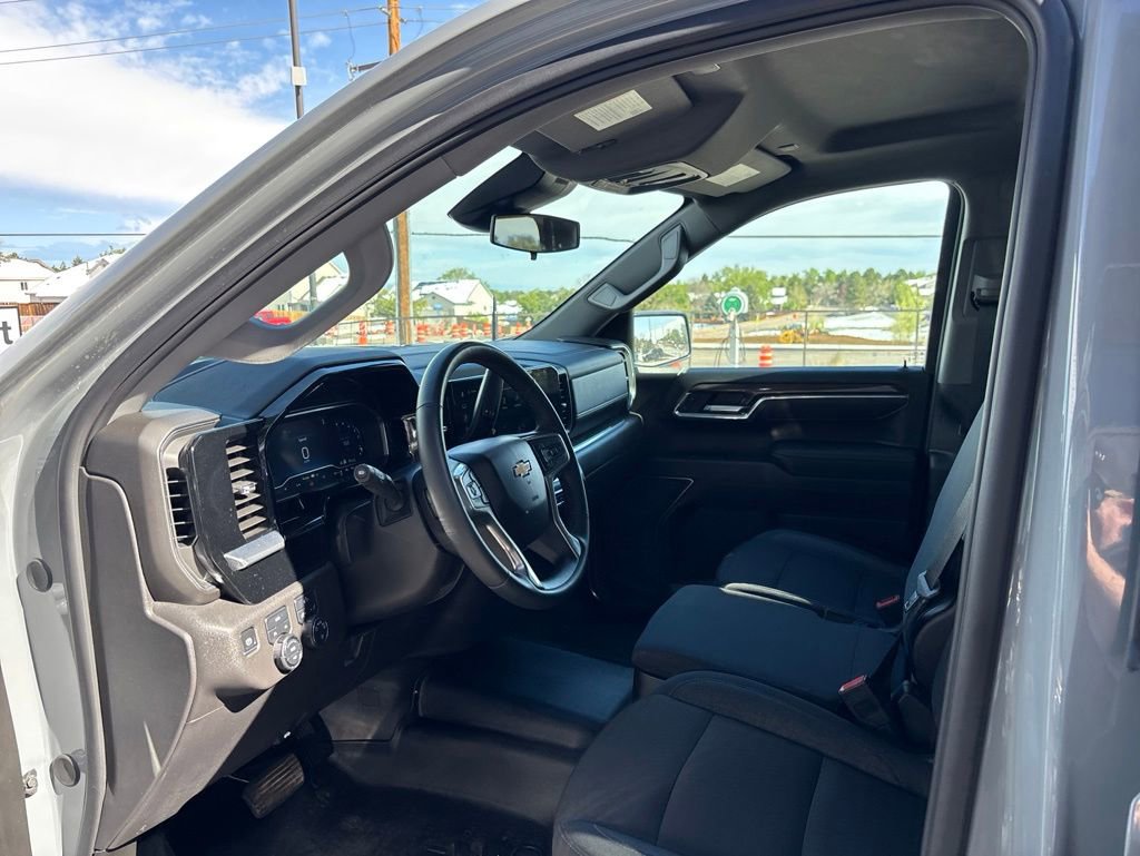 Used 2024 Chevrolet Silverado 1500 LT AWD/4WD image 9