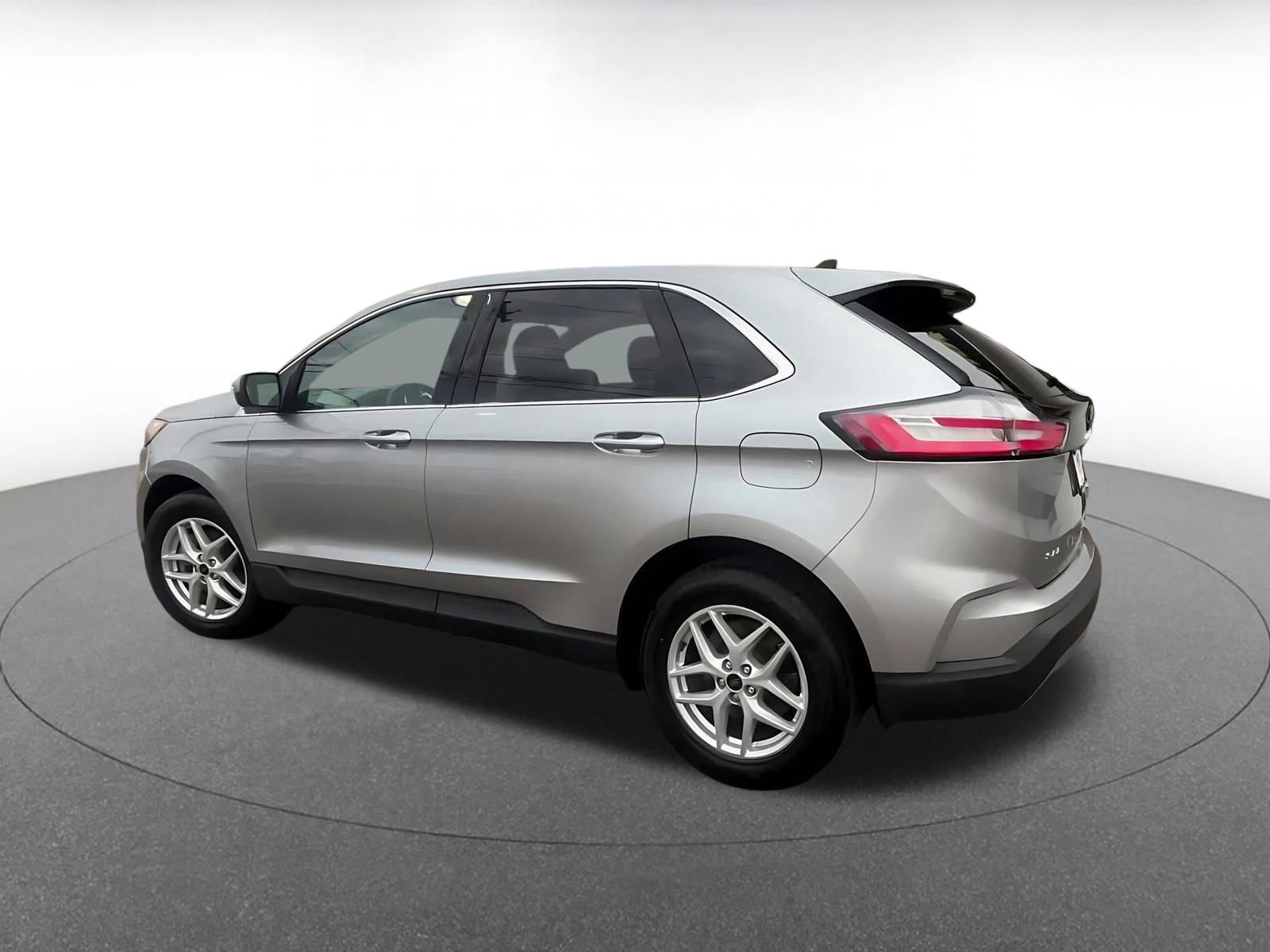 Used 2024 Ford Edge SEL AWD/4WD image 10
