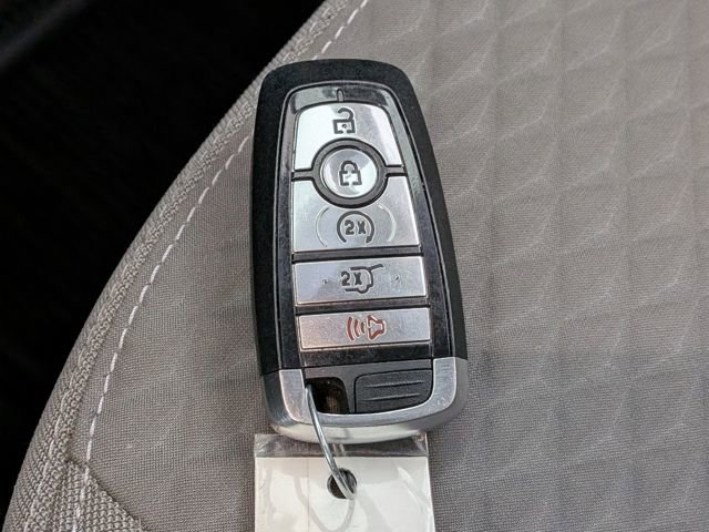 Certified 2022 Ford Escape SE w/ SE Sport Appearance Package image 34