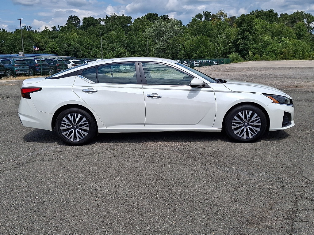Used 2023 Nissan Altima 2.5 SV FWD image 10
