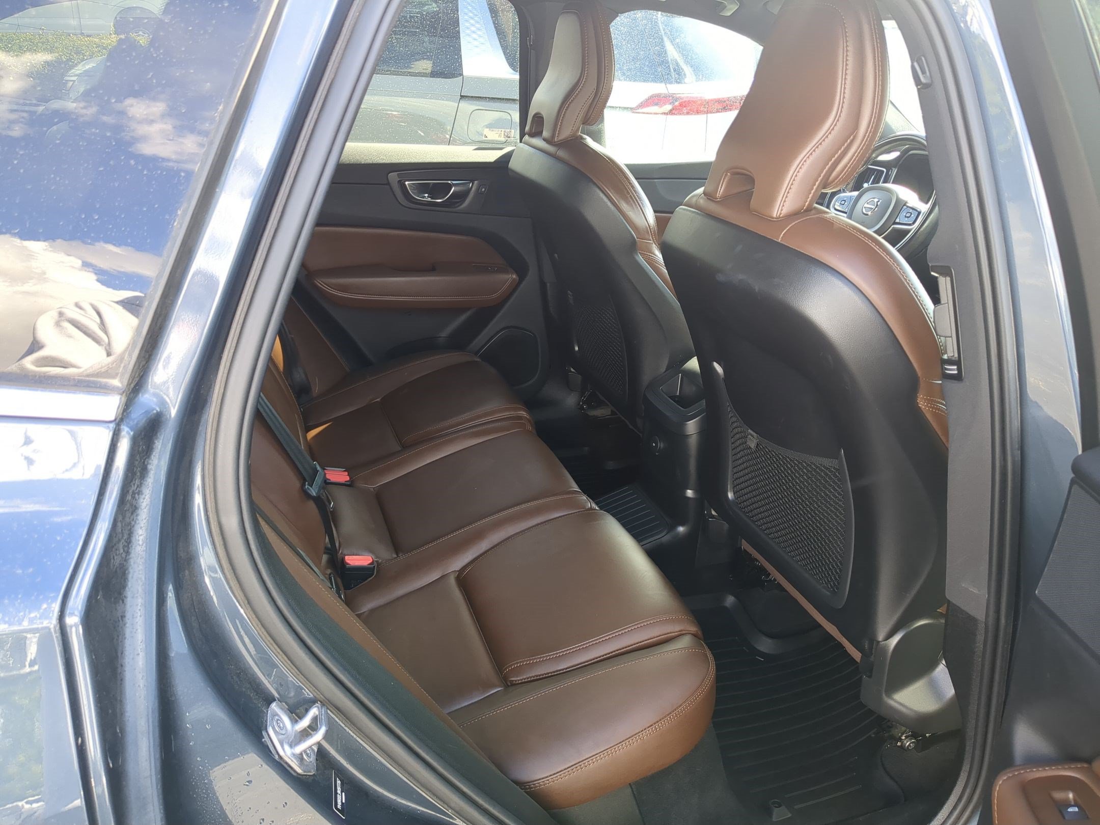Used 2022 Volvo XC60 T8 Inscription w/ Advanced Package AWD/4WD image 32