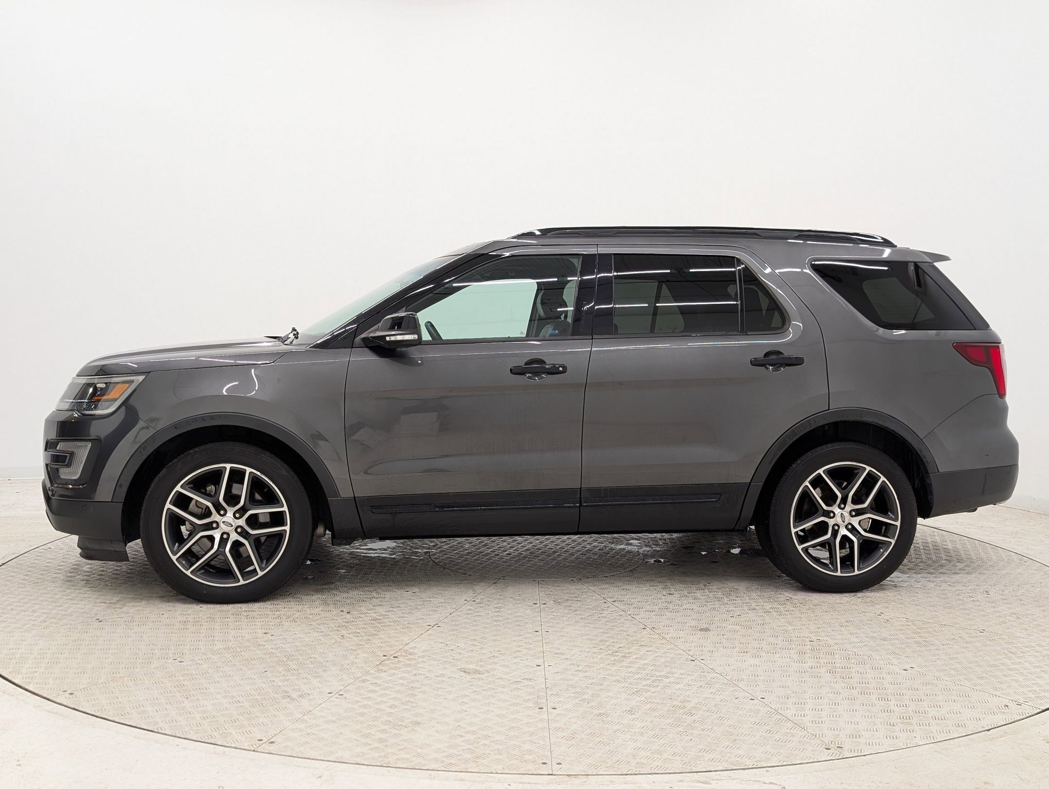 Used 2016 Ford Explorer Sport w/ Equipment Group 401A image 2