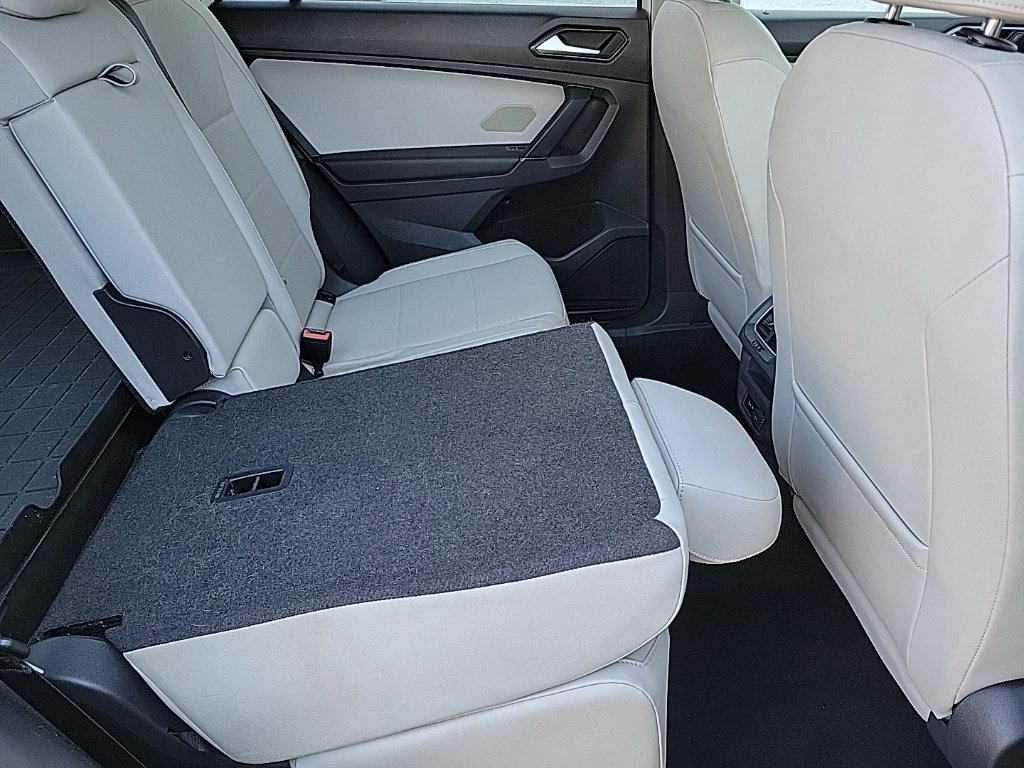 Used 2018 Volkswagen Tiguan SE w/ Panoramic Sunroof Package AWD/4WD image 15