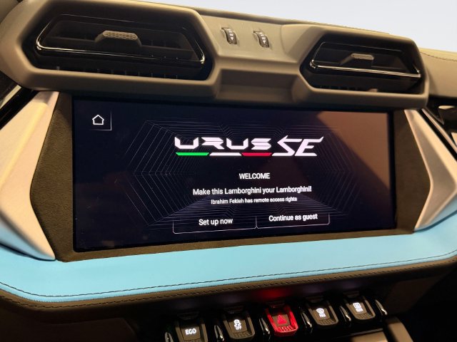 Used 2025 Lamborghini Urus SE AWD/4WD image 28