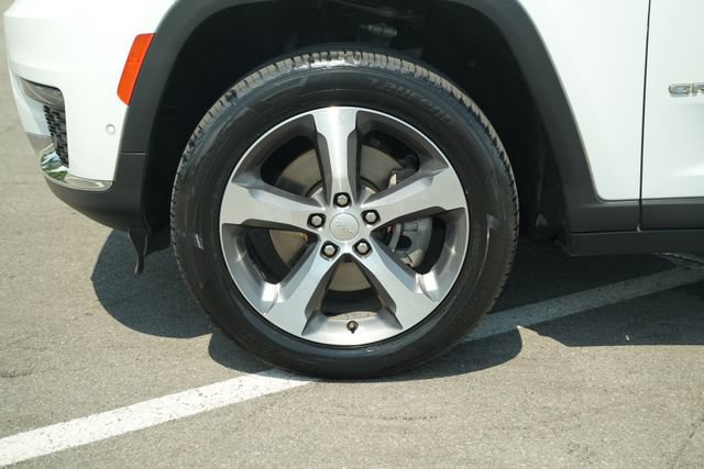 Used 2024 Jeep Grand Cherokee L Limited w/ Luxury Tech Group II RWD image 11