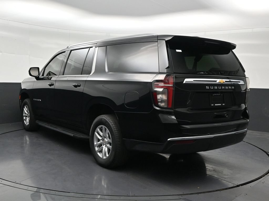 Used 2024 Chevrolet Suburban LS RWD image 3