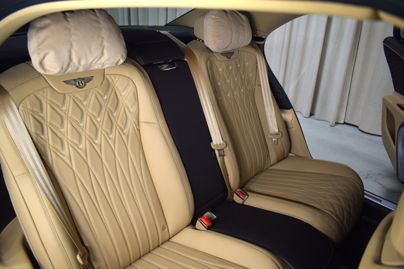 New 2026 Bentley Flying Spur Azure image 18