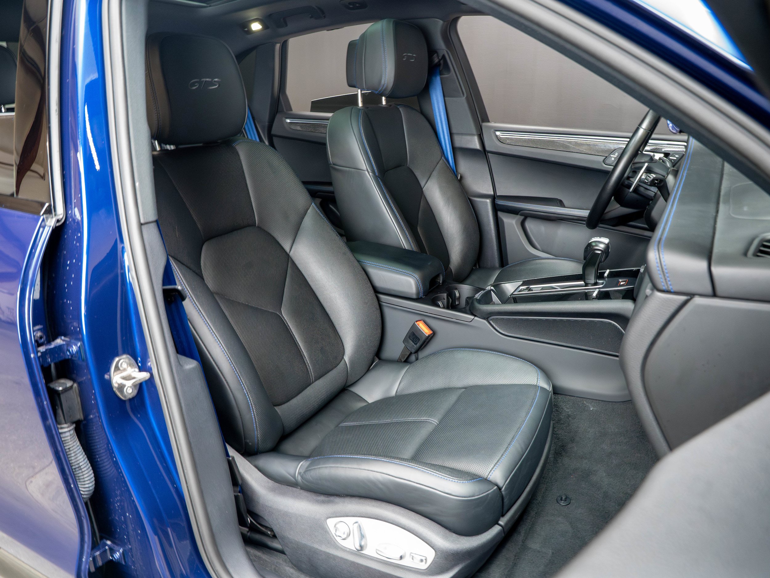 Certified 2023 Porsche Macan GTS AWD/4WD image 37