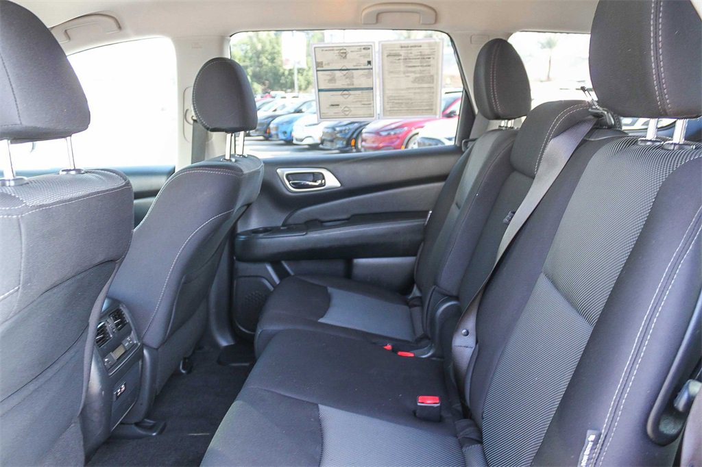 Used 2020 Nissan Pathfinder SV image 23