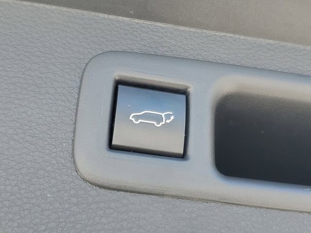 Used 2023 Toyota Highlander LE FWD image 12