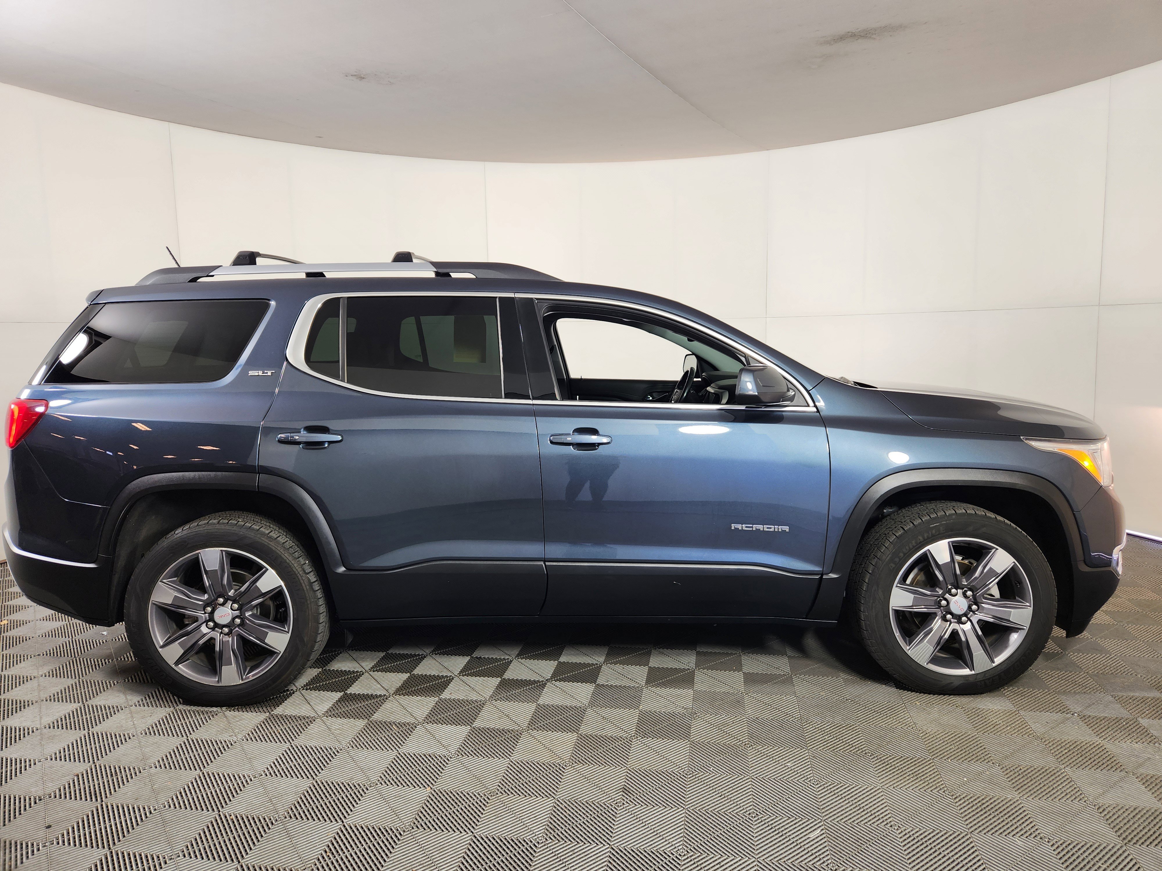 Used 2019 GMC Acadia SLT w/ LPO, Floor Liner Package image 8