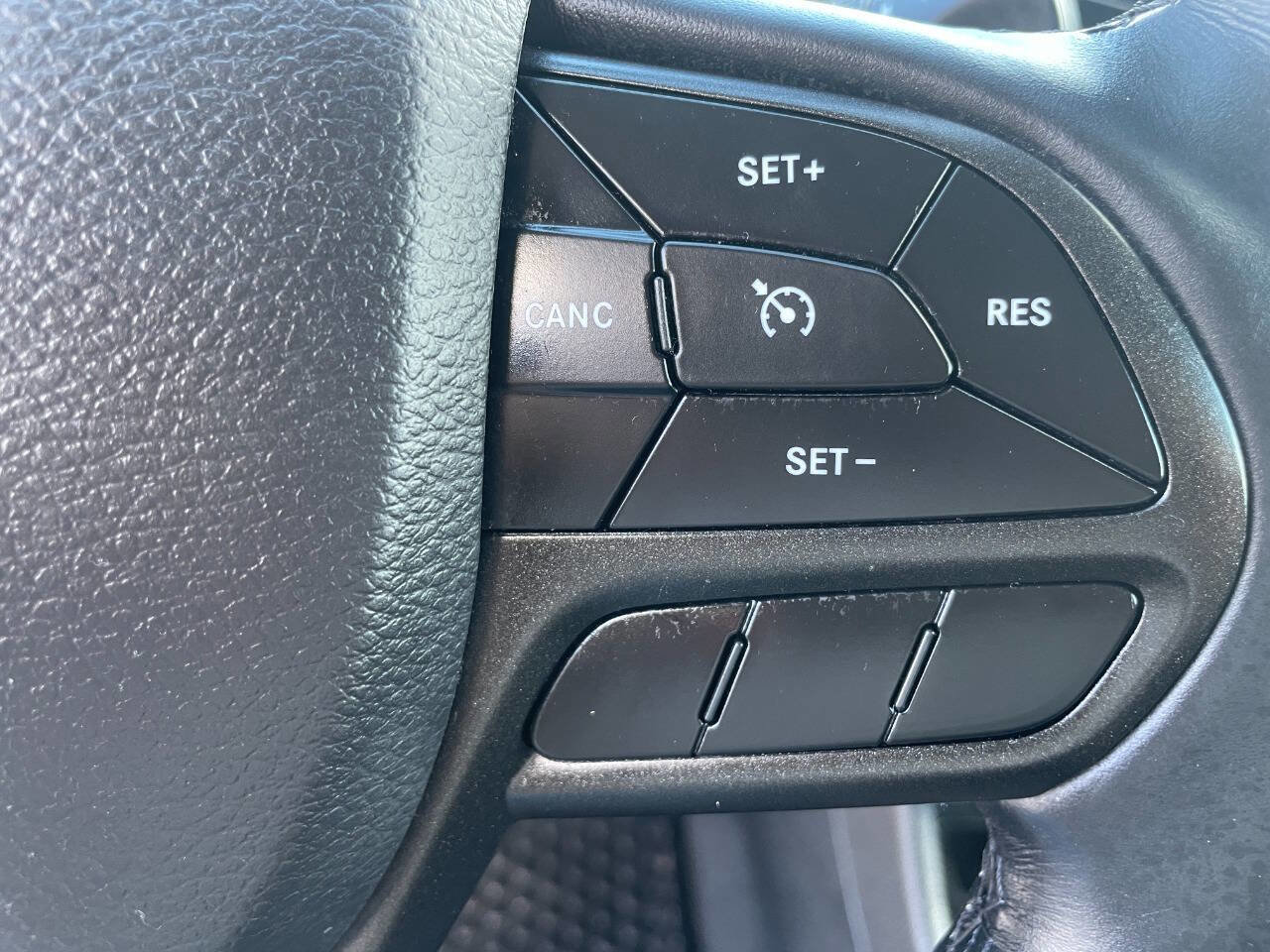 Used 2019 Jeep Cherokee Trailhawk w/ Cold Weather Group image 29