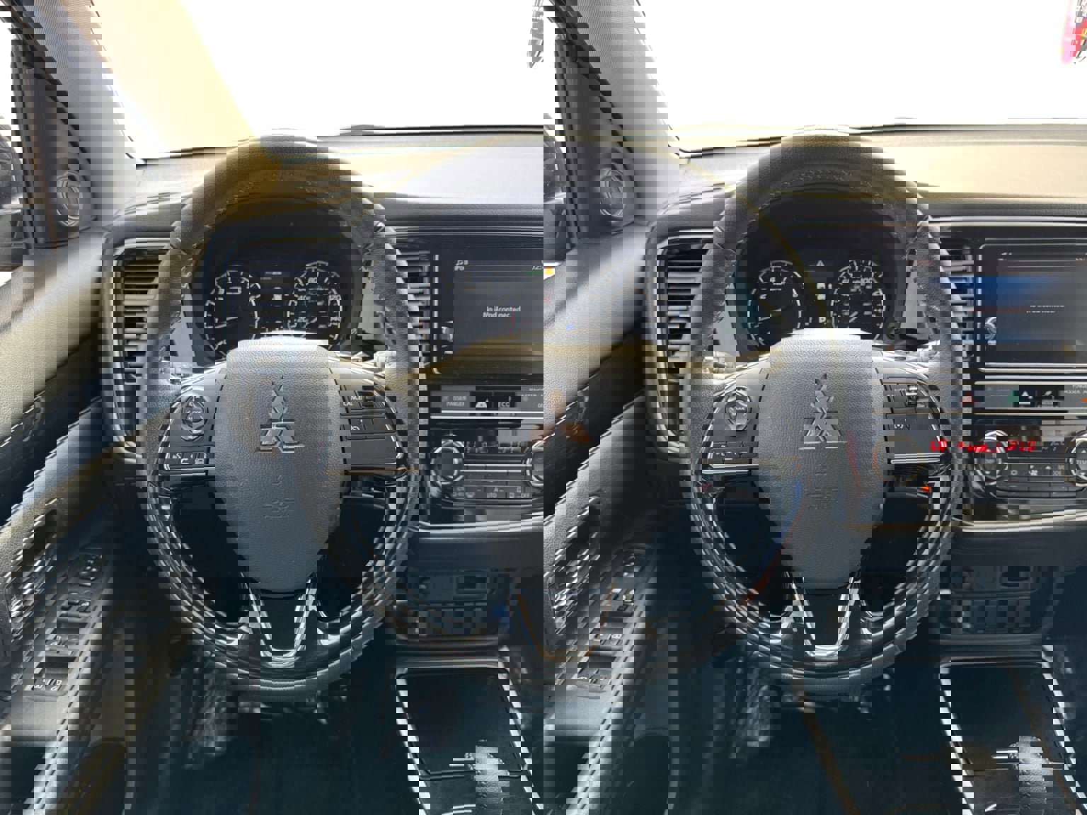 Used 2019 Mitsubishi Outlander SE image 13