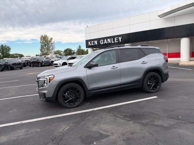 Used 2023 GMC Terrain SLE w/ Driver Convenience Package FWD image 12