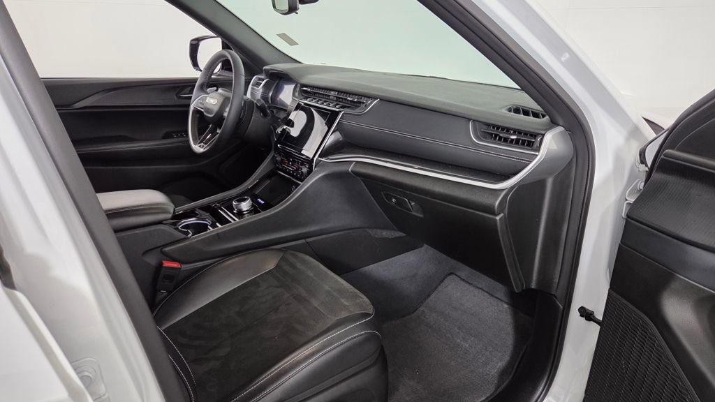 Used 2023 Jeep Grand Cherokee L Laredo image 38