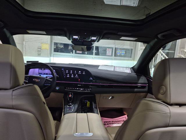 Used 2023 Cadillac Escalade Premium Luxury AWD/4WD image 16