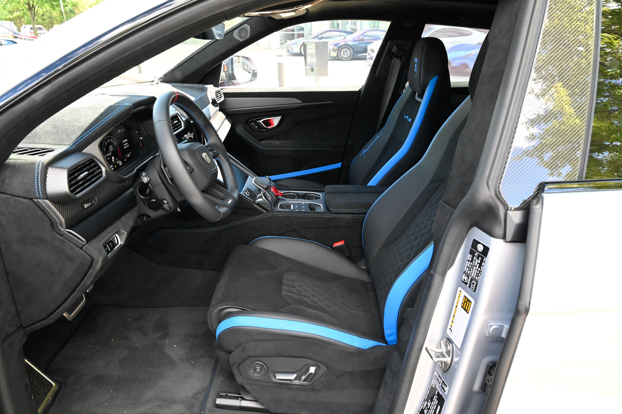 Used 2024 Lamborghini Urus Performante AWD/4WD image 17