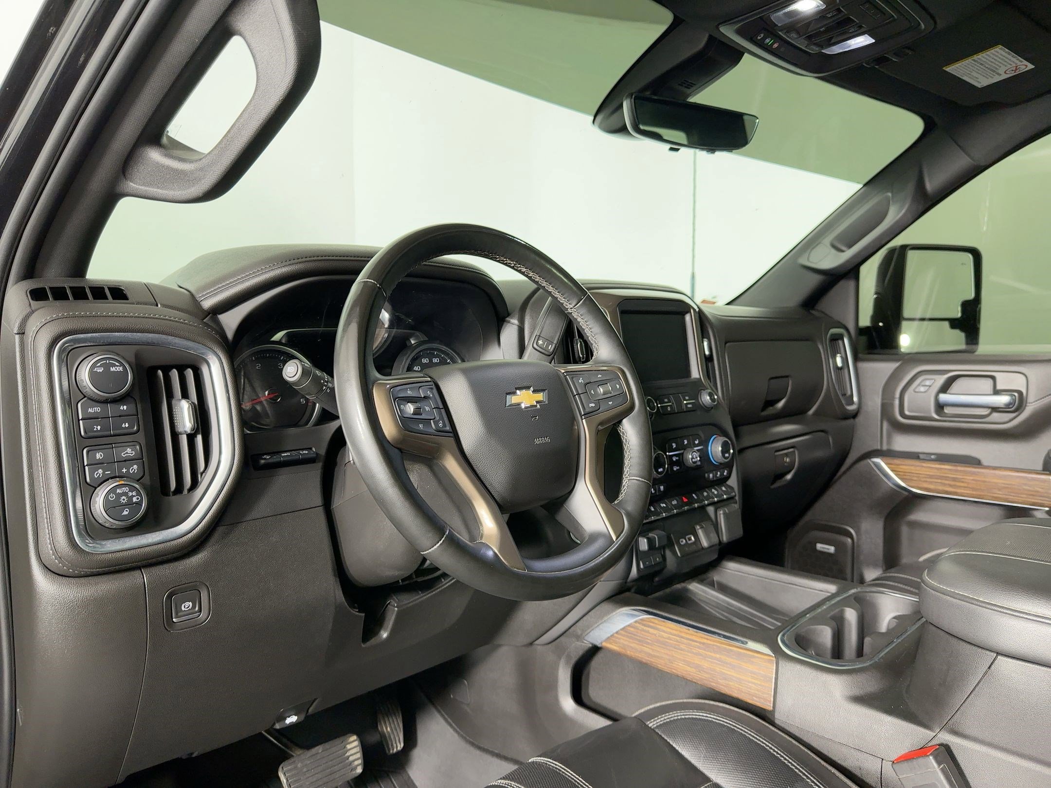 Used 2023 Chevrolet Silverado 2500 High Country w/ Z71 Off-Road Package image 3