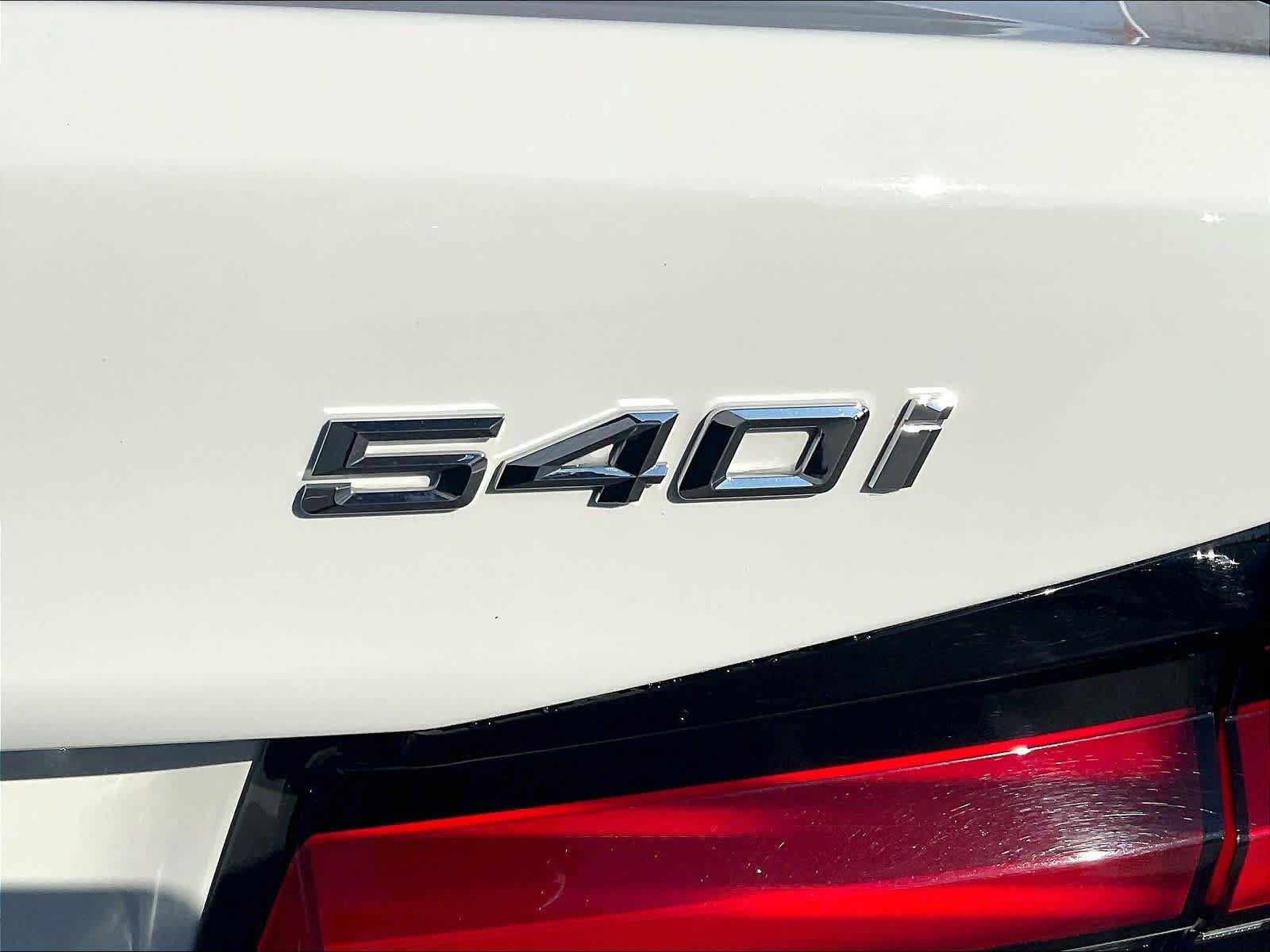 Used 2023 BMW 540i w/ Premium Package image 11