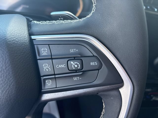 Used 2023 Jeep Grand Cherokee Limited w/ Luxury Tech Group II AWD/4WD image 20