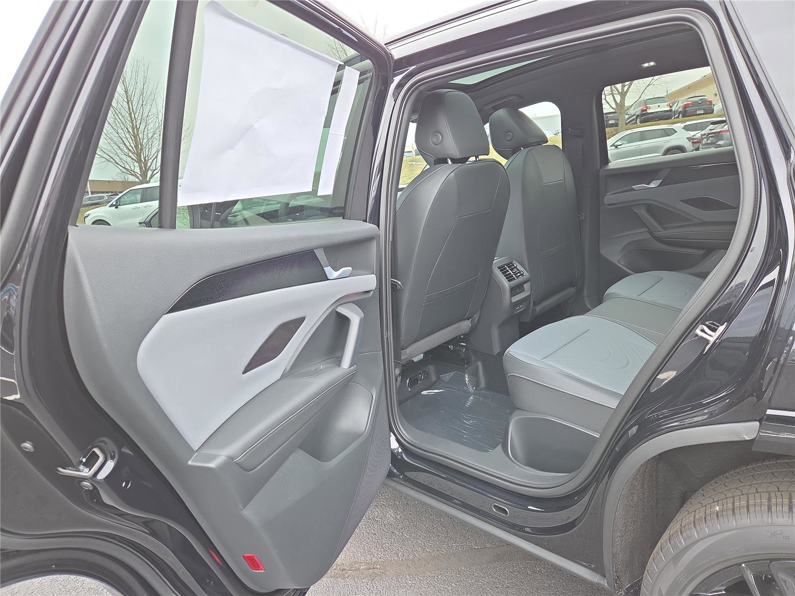 New 2026 Volkswagen Tiguan SE R-Line image 23