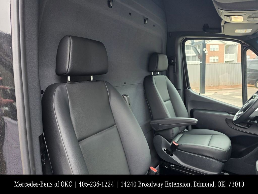 Used 2024 Mercedes-Benz eSprinter 170 Cargo image 13