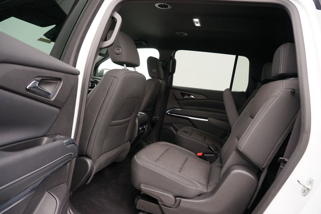 Used 2025 Chevrolet Traverse LT image 19