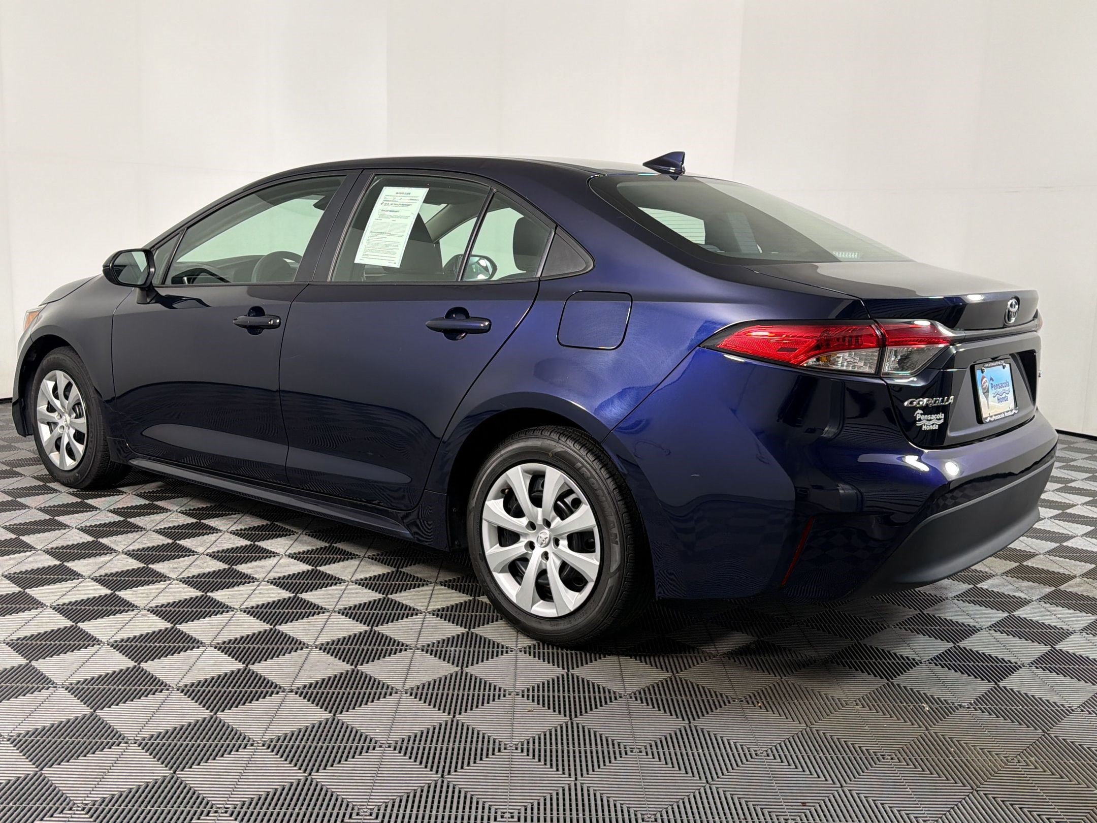 Used 2024 Toyota Corolla LE FWD image 2
