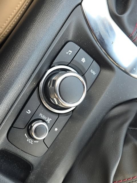 Used 2018 MAZDA MX-5 Miata RF Grand Touring RWD image 28
