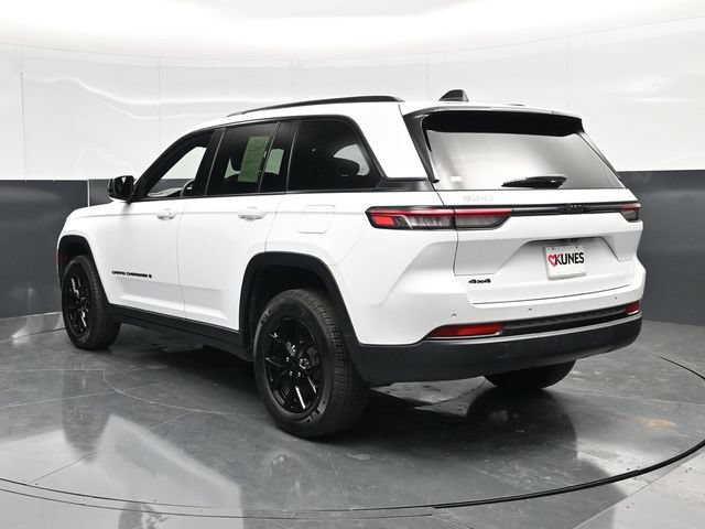 Used 2025 Jeep Grand Cherokee Altitude AWD/4WD image 11