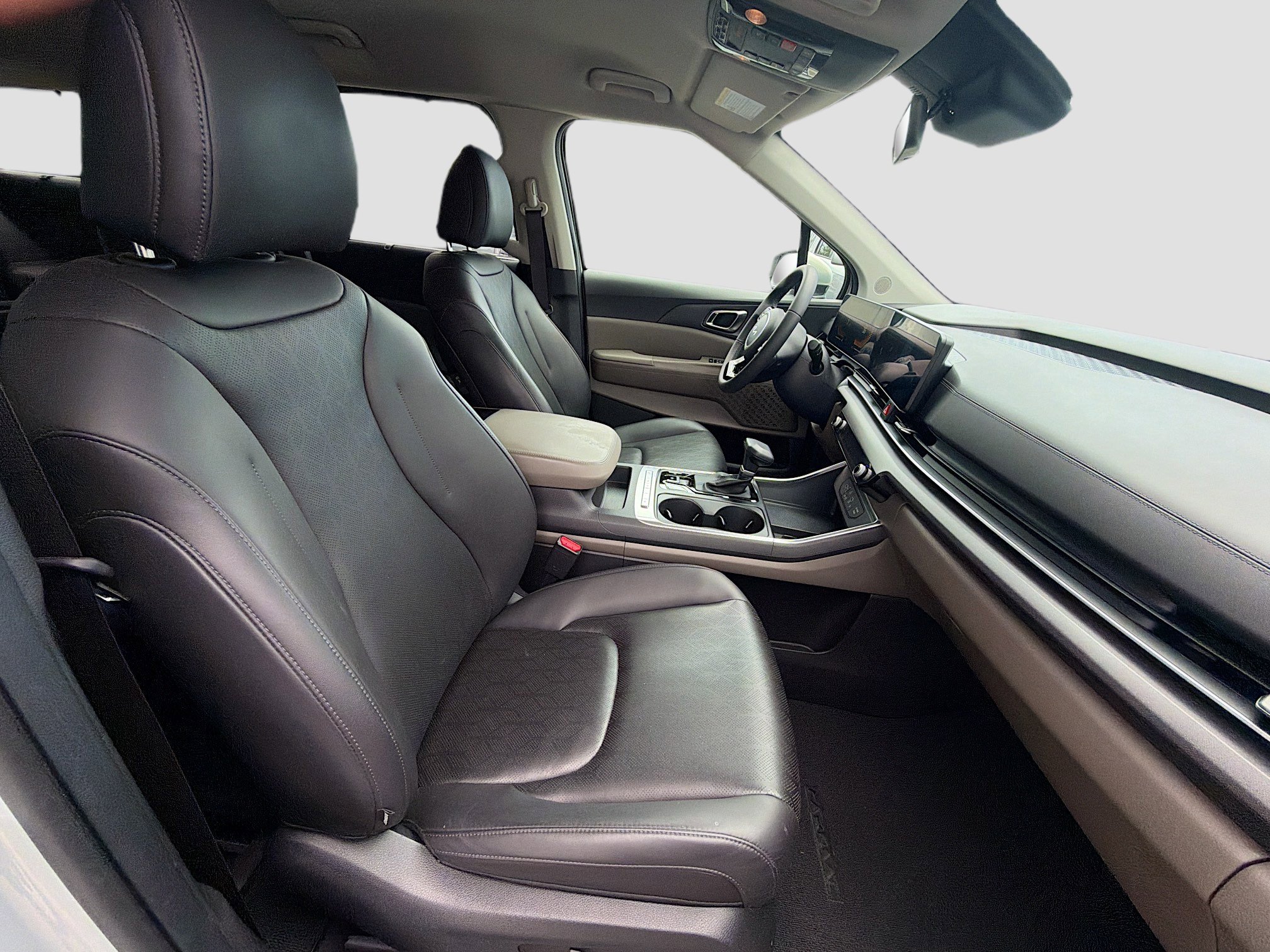 Used 2025 Kia Carnival EX image 17