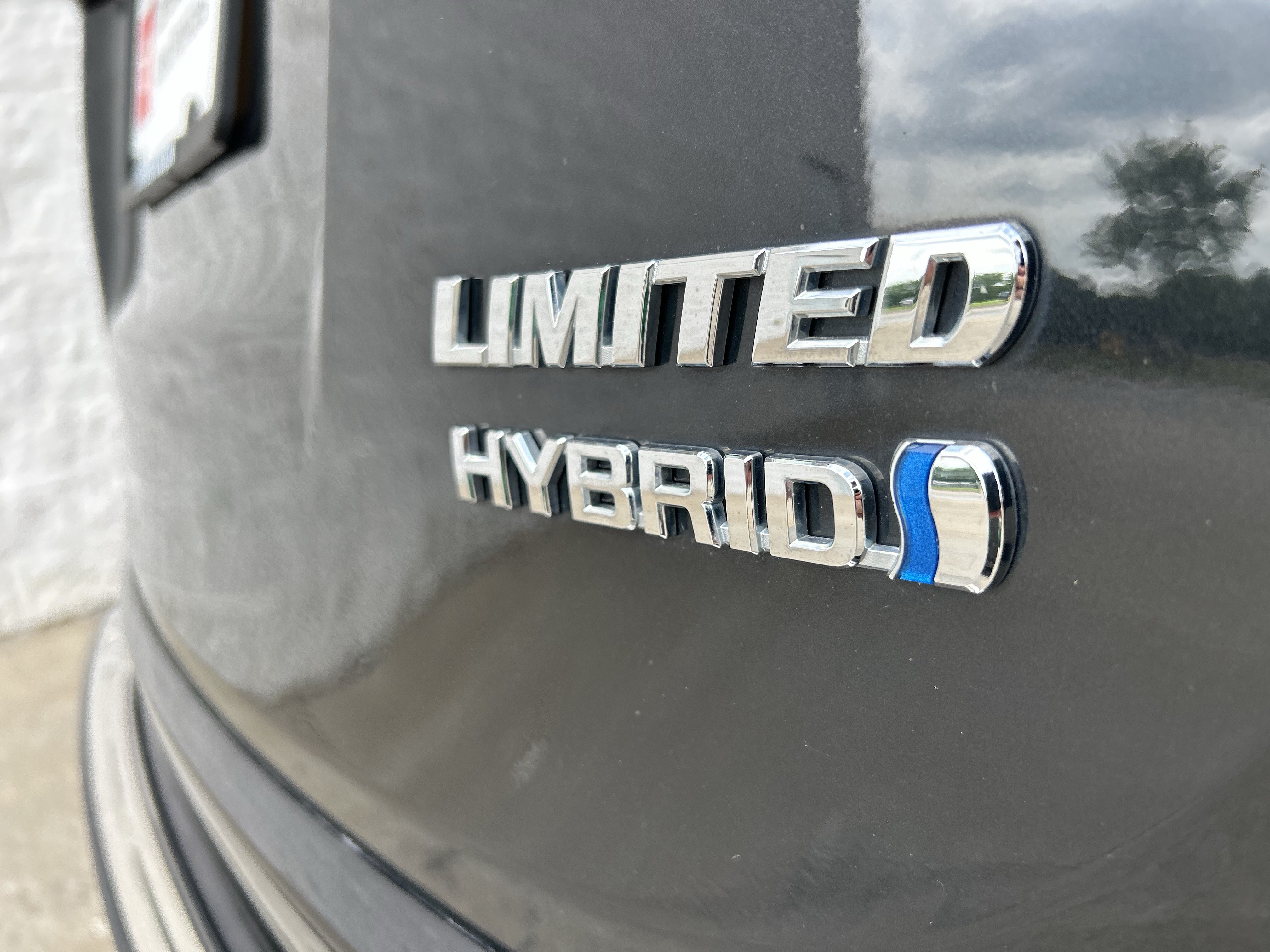 Certified 2018 Toyota RAV4 Limited w/ Advanced Technology Package AWD/4WD image 25