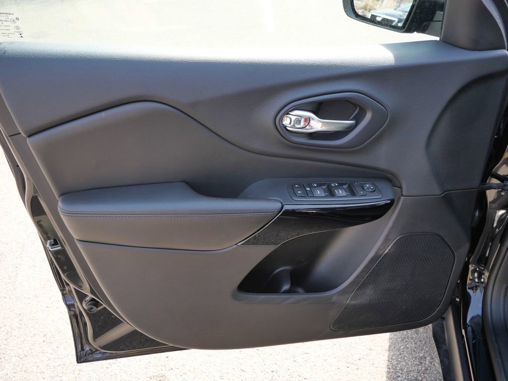 Used 2019 Jeep Cherokee Latitude Plus image 27