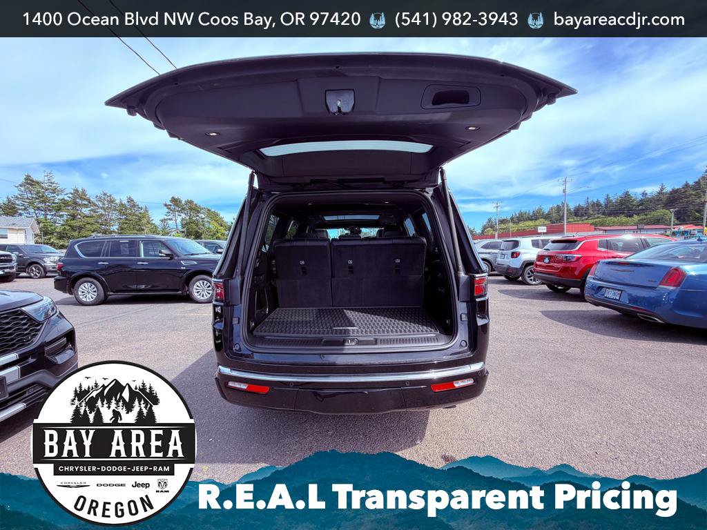 Used 2025 Jeep Wagoneer Series III w/ Premium Group I AWD/4WD image 7
