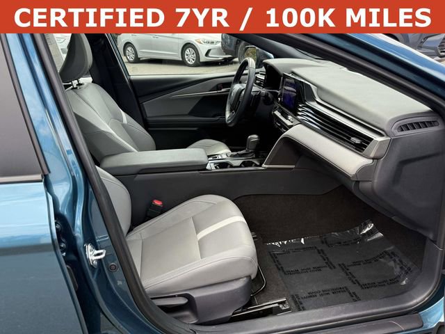 Used 2025 Toyota Camry SE w/ Convenience Package FWD image 10