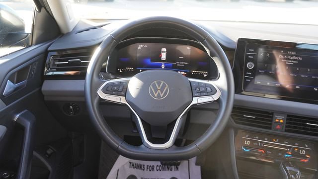 Used 2025 Volkswagen Jetta SE image 15