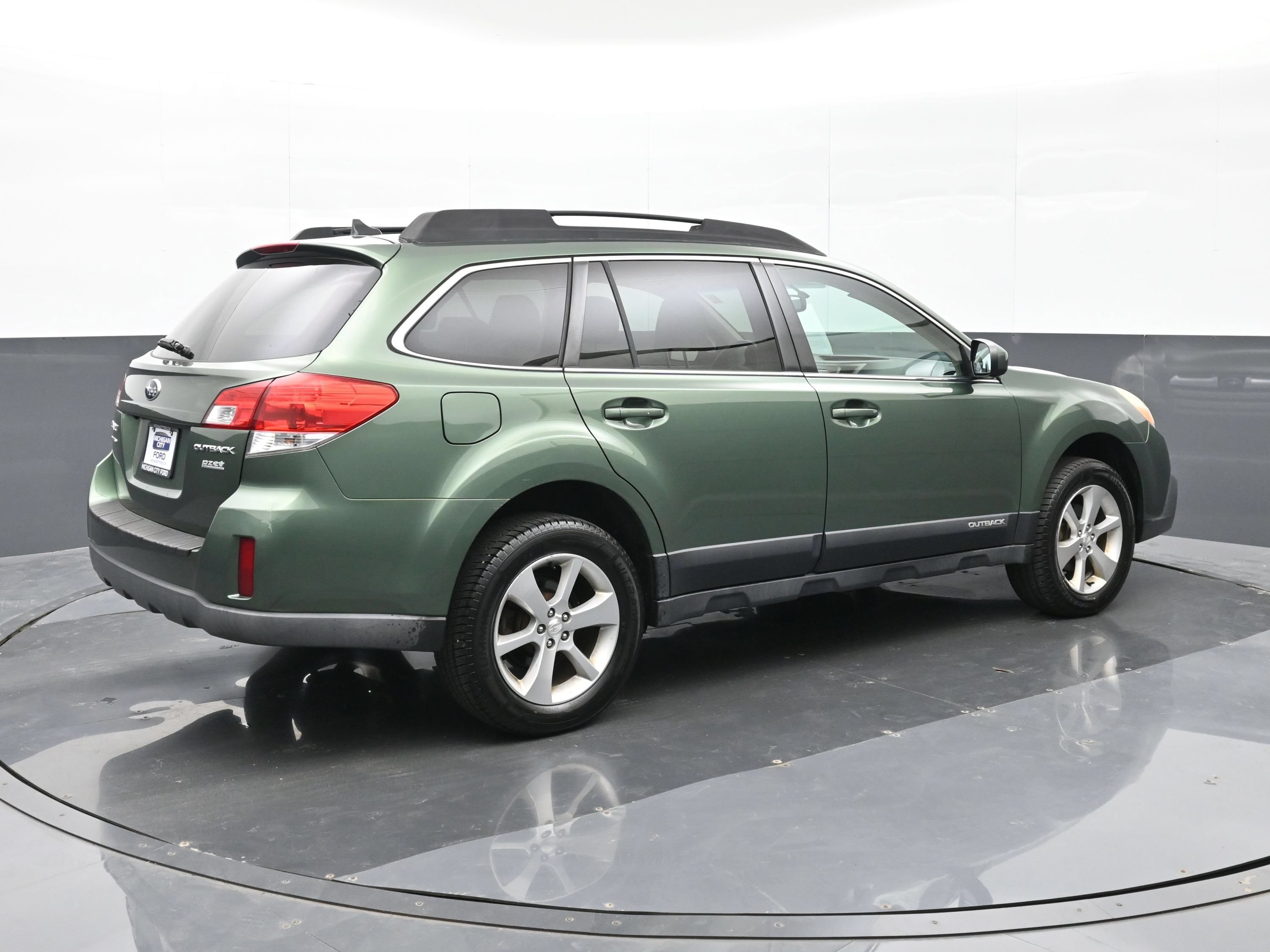 Used 2013 Subaru Outback 2.5i Limited w/ Moonroof Pkg AWD/4WD image 4