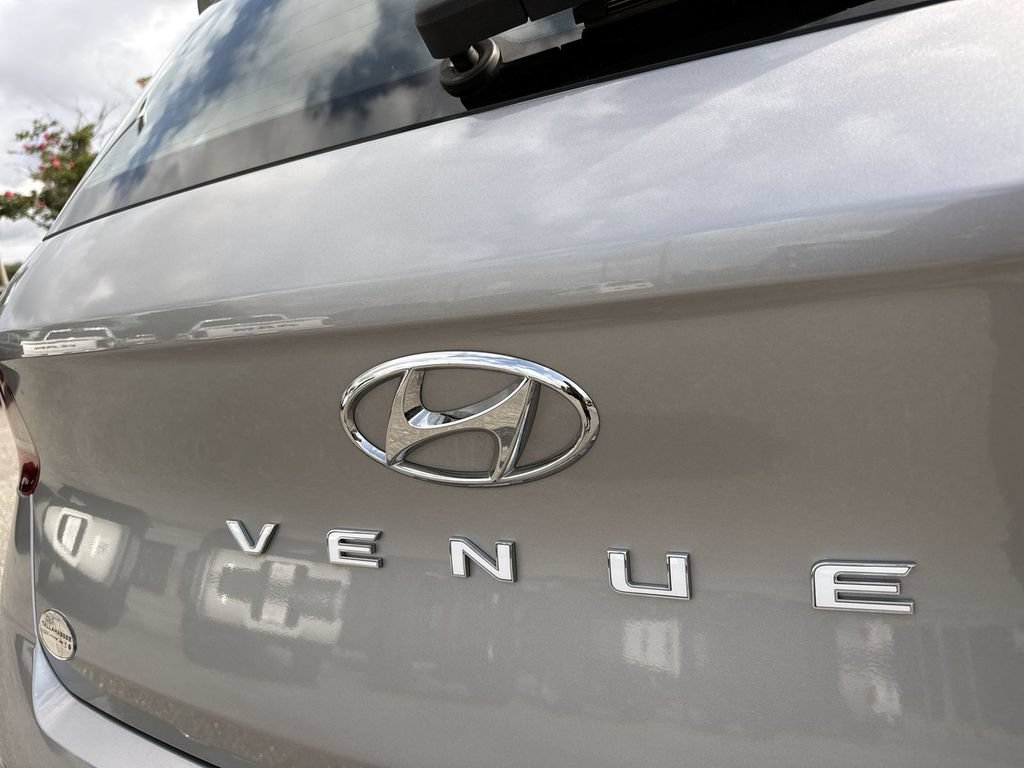 Used 2025 Hyundai Venue SEL FWD image 5
