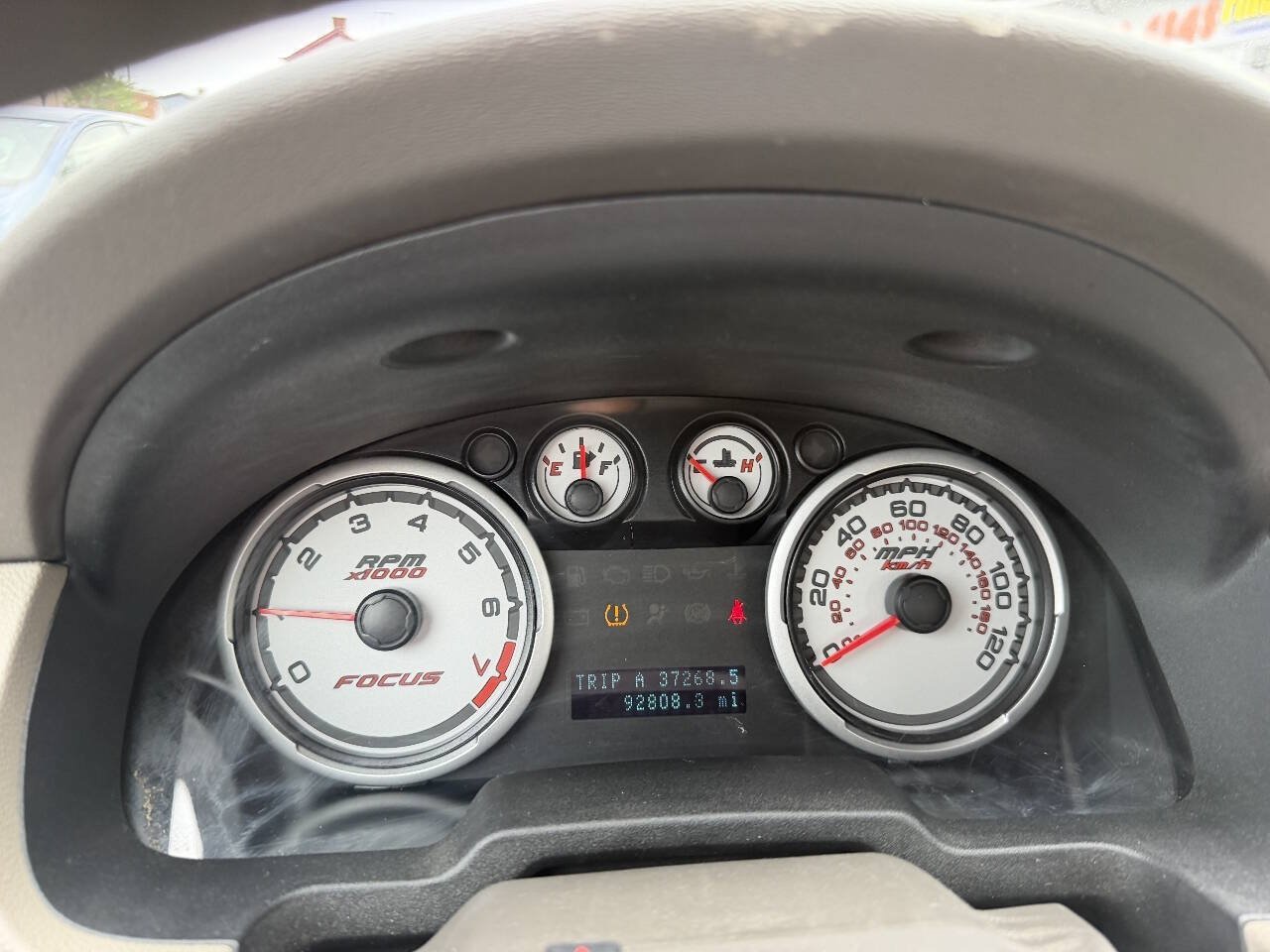 Used 2010 Ford Focus SE FWD image 11