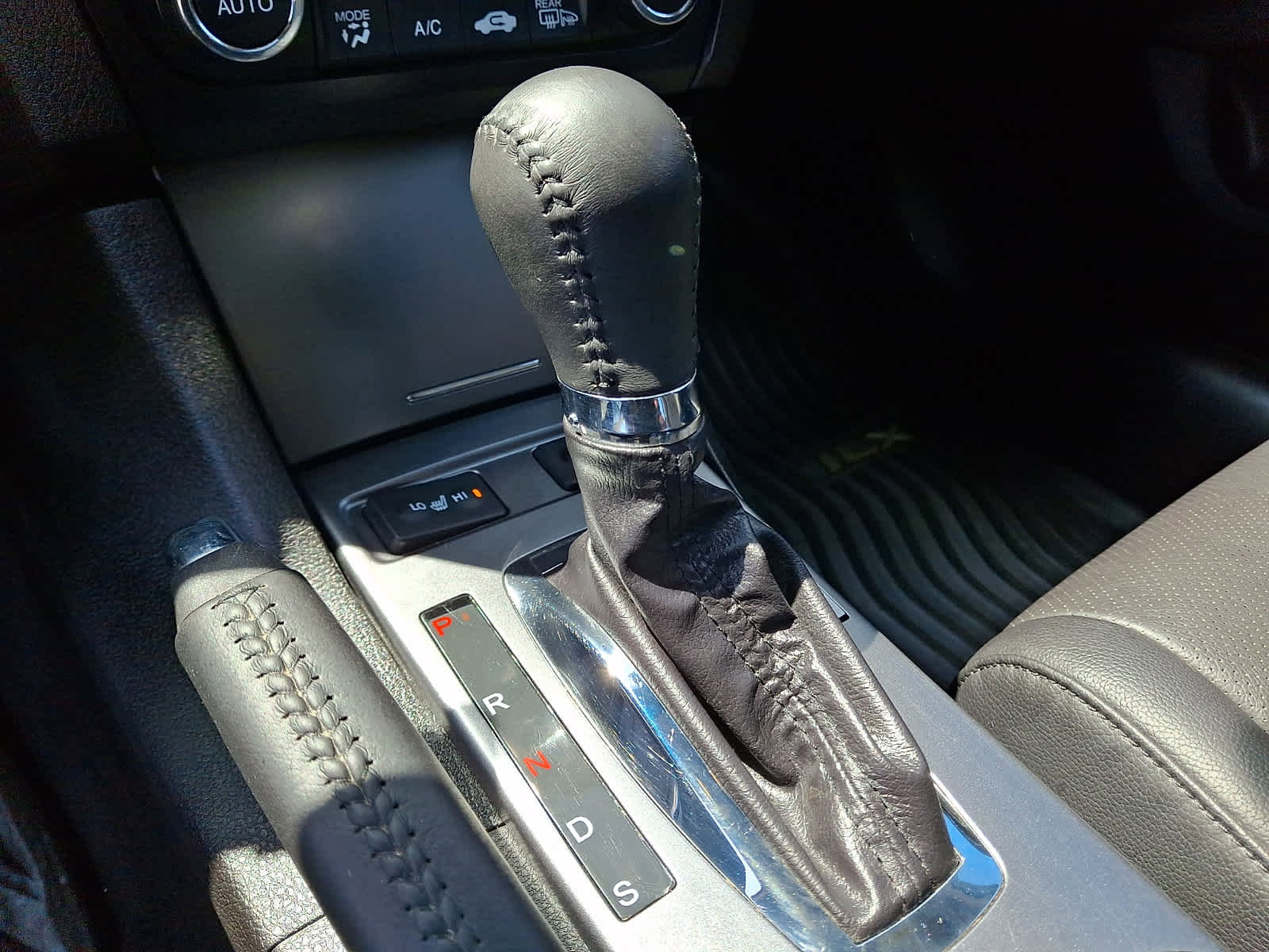 Used 2013 Acura ILX w/ Technology Package FWD image 17