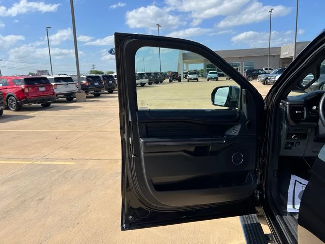 Used 2023 Ford Expedition Platinum RWD image 13