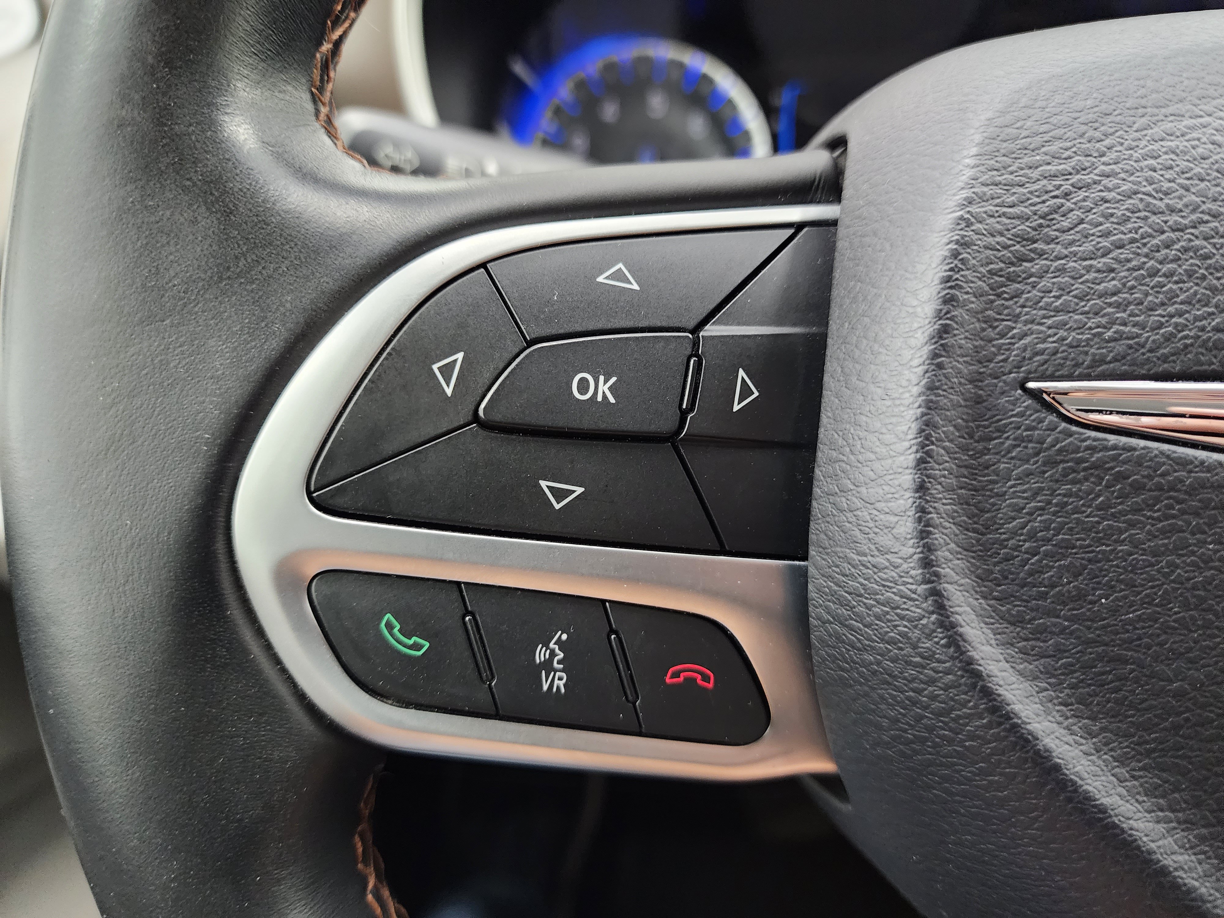 Used 2017 Chrysler Pacifica Touring-L FWD image 18