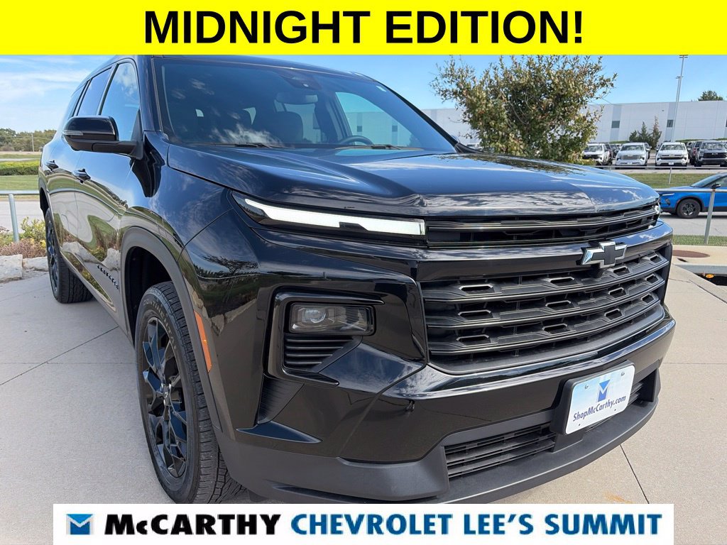 Used 2024 Chevrolet Traverse LT FWD image 2