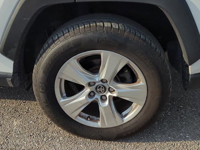 Used 2021 Toyota RAV4 XLE FWD image 6