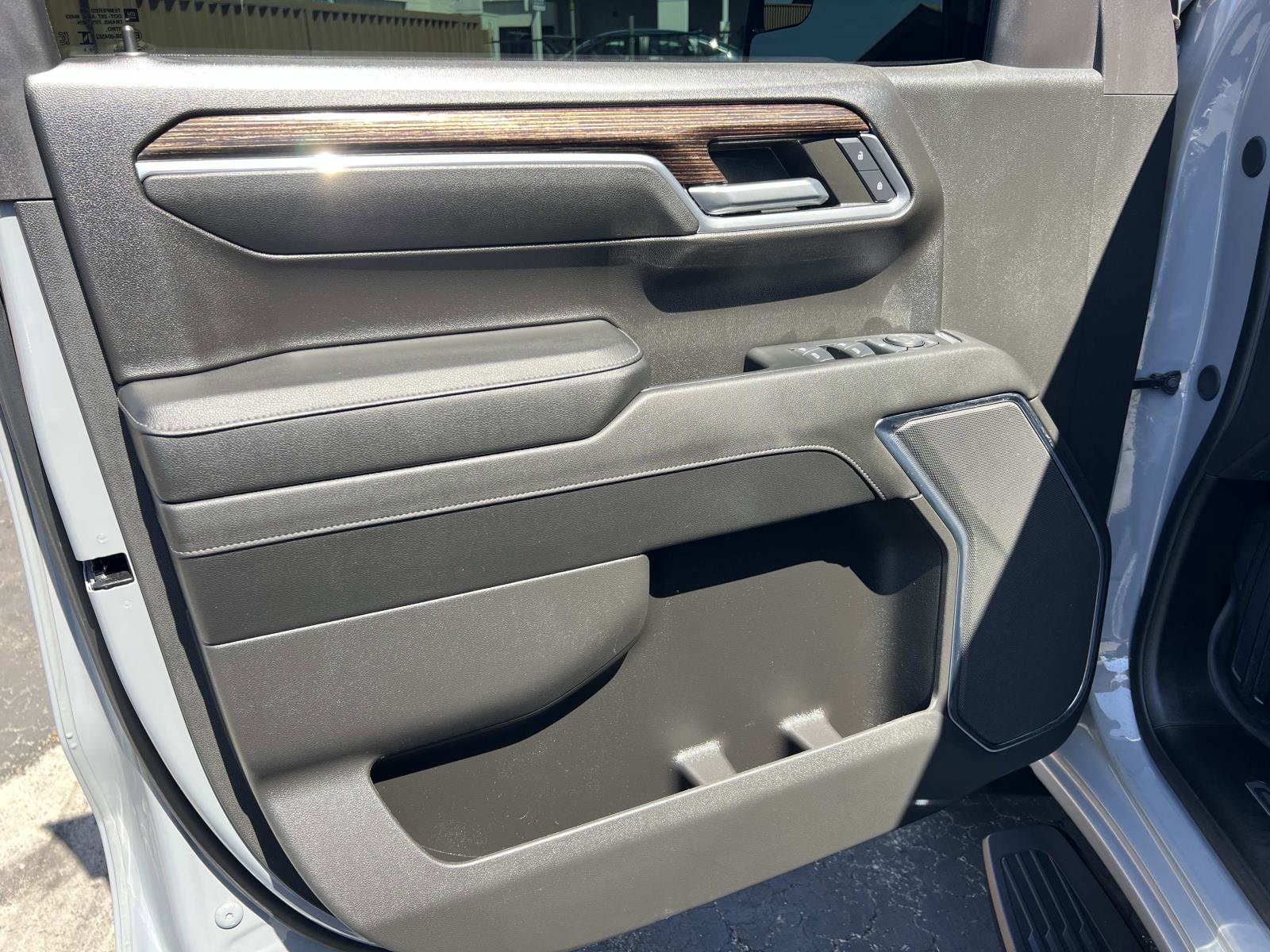 Used 2024 GMC Sierra 1500 Elevation w/ LPO, Elevation Black Package image 6